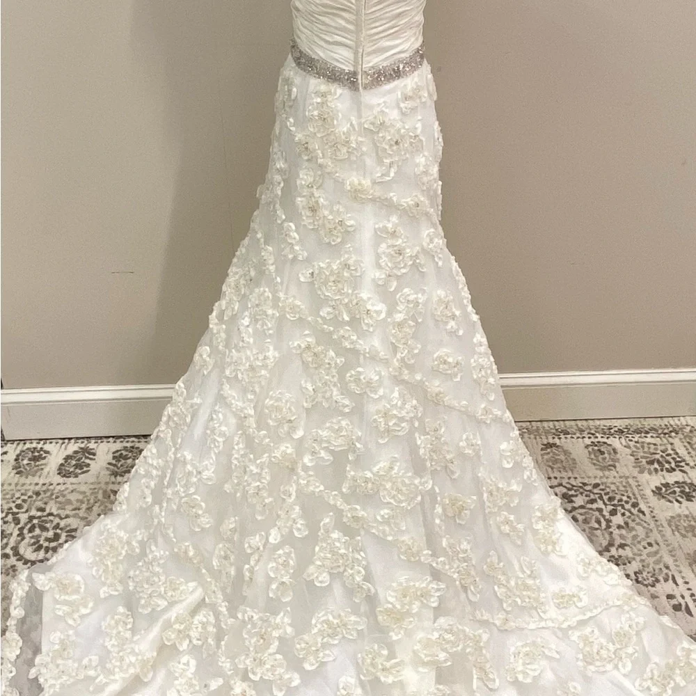 NWT Tony Bowls Wedding Dress. Size 14. - Picture 7 of 9